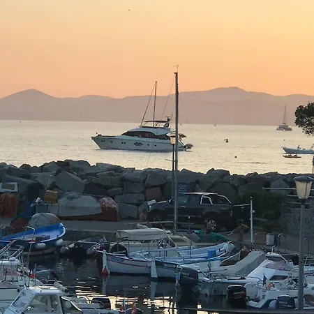 Proche Plage, Commerces * Saint-Raphael (Var)